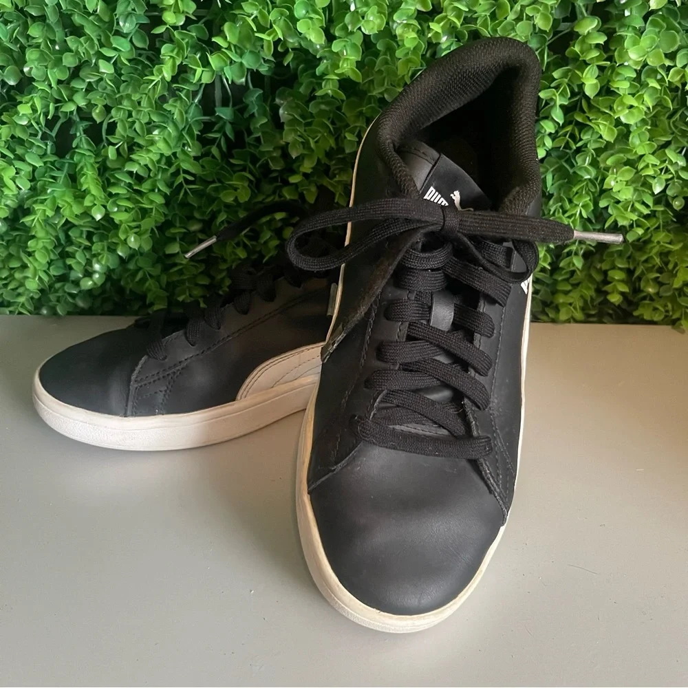PUMA Smash V2 Sneaker 374513-04 Men's 8.5 Black and White